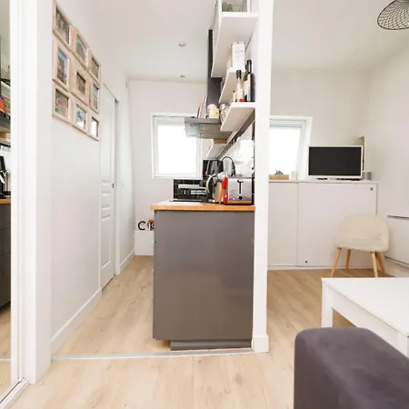 Pres De Montmartre * Paris